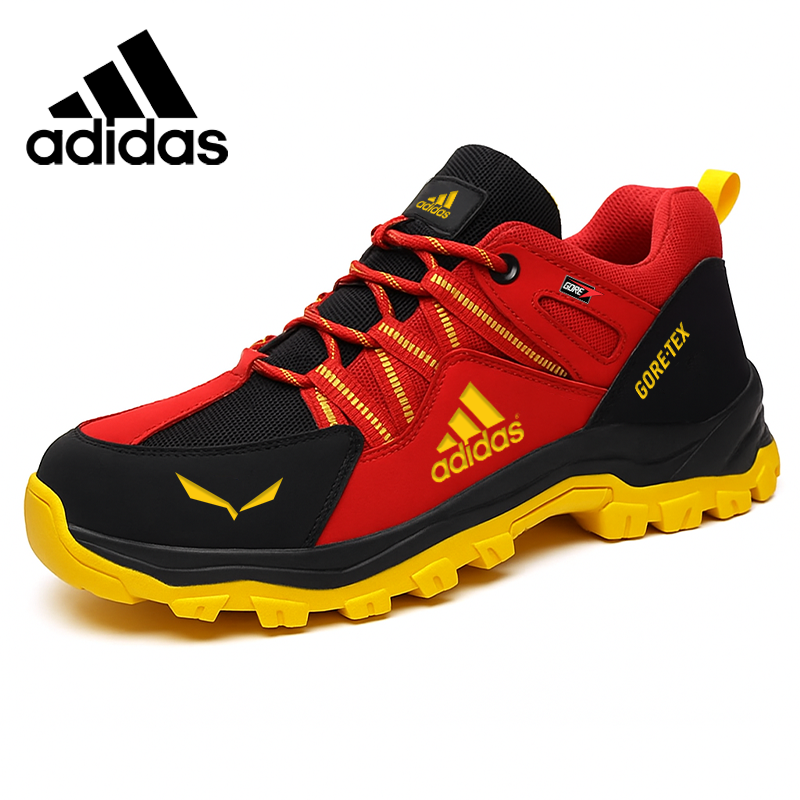 Adidas® planinarske cipele izrađene su od vodootpornog i prozračnog materijala.